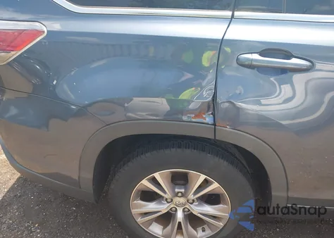 2015 Toyota Highlander Le Plus V6 z USA, uszkodzony, nr VIN 5TDZKRFH0FS117490